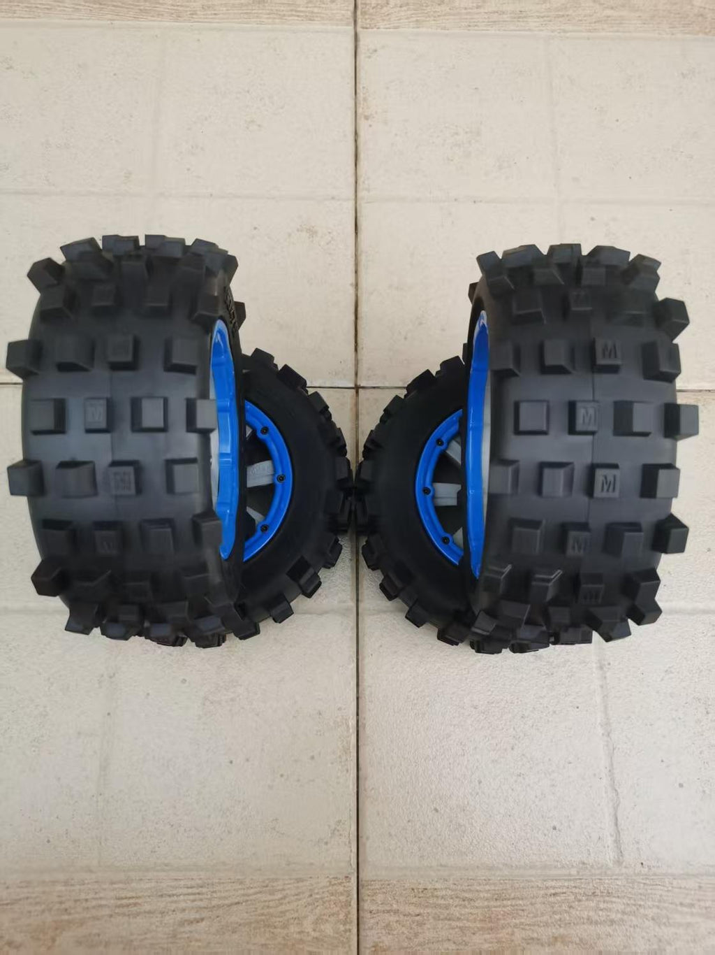 MadMax Popular Giant Grip Tires with NEW GREY wheels 4PCS(Non-Belted)for Losi 5ive-T 1.0,2.0, Losi 5B, Losi DBXL&E, Kraken Vesla